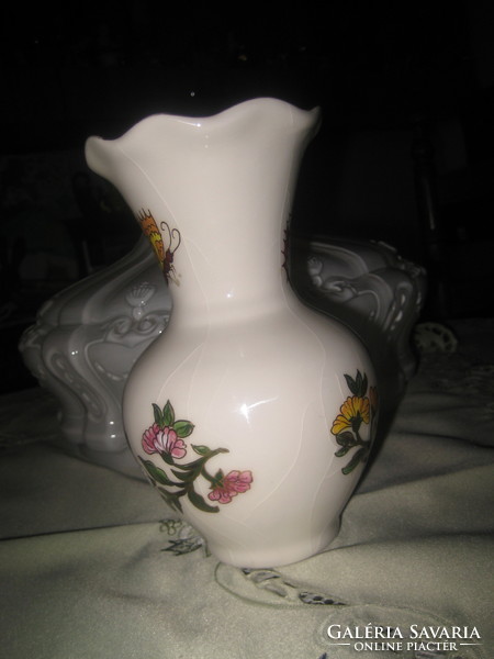 Zsolnay. A beautiful vase produced in the Mattyasovszky-zsolnay manufactory, which operated for a short time