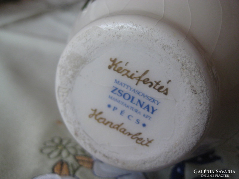 Zsolnay . A rövid ideig működő, Mattyasovszky- Zsolnay Manufacturában  gyártott szép váza