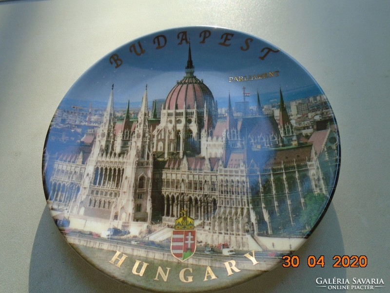 BUDAPEST PARLAMENT újszerű falitál címerrel