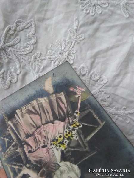 Antik kézzel színezett romantikus fotólap/képeslap hölgy rózsaszín ruhában