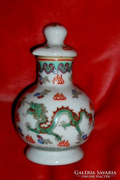 Kínai kalcedon üveg sárkány motívummal illatszeres flakon csavaros tetővel