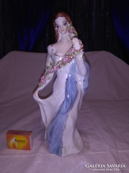 Porcelán hölgy virág fűzérrel figura, nipp - STIPO DOROHOI - 28 cm