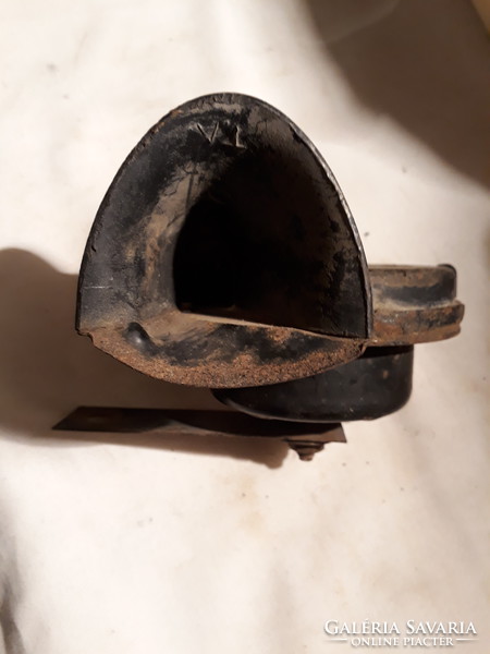 Horn for a vintage Italian car