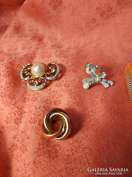 3 Pieces of old badge, brooch