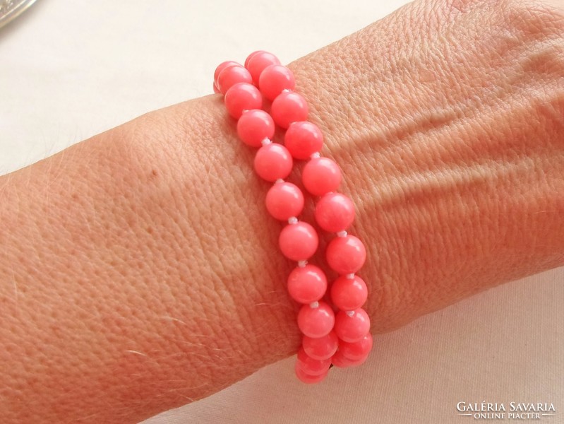 Nice old double row coral bracelet with decorative clasp