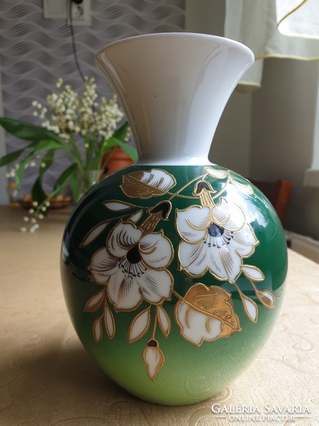 Porcelain, beautiful vase for sale!