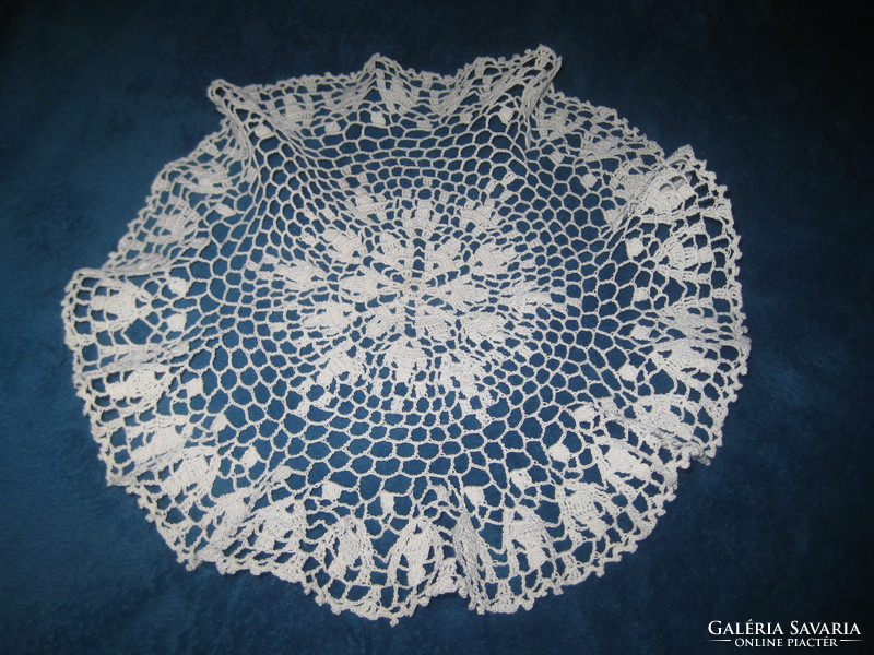 Crochet tablecloth made of fine, thin yarn, pleated 30 cm