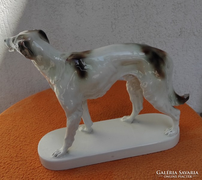 Különleges ritkaság gyönyörű kutya Szobor porcelán,W. Chodov Cseh ritka.Agàr jellegű kutya