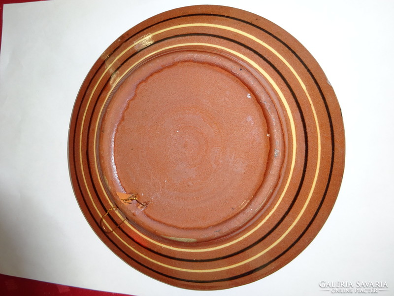 Bulgarian glazed ceramic wall plate, diameter 18.5 cm. He has!