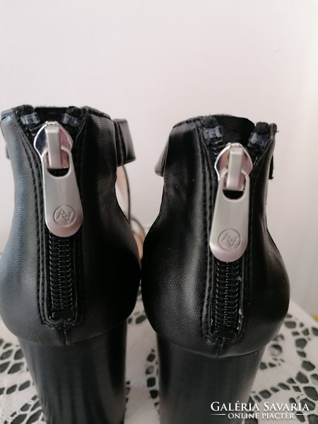 New Adrienne Vittadini shoes from America. 36 Size leather. Very elegant