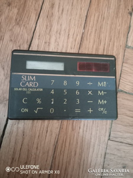 Négy számológép az 1980-as évekből