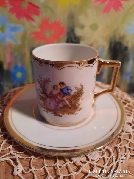 Porcelán kávés mokkás csésze-aljával, aranyozott szegéllyel, matricás díszítéssel,