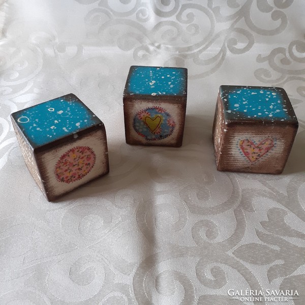 Decorative wooden cubes, turquoise-brown 2.