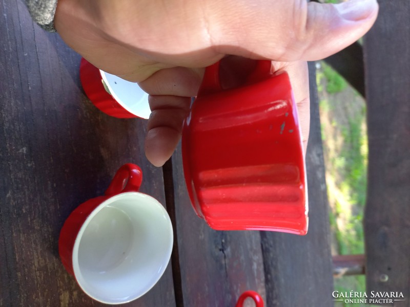Piros bordázott Gránit csészék