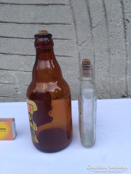 Két darab retro címkés üveg együtt - sörös üveg és Törköly pálinkás lapos üveg