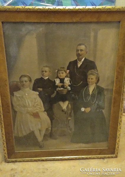Colored bourgeois family photo from the 1870s-80s, gilded wooden frame, large size 79 x 102 cm