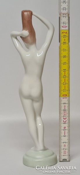 Porcelain figurine of Aquincum combing woman (1759)
