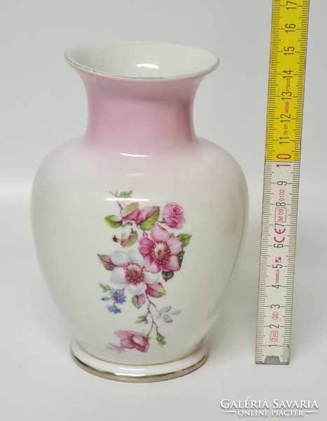 Hollóházi nagy virágmintás porcelán váza (1765)