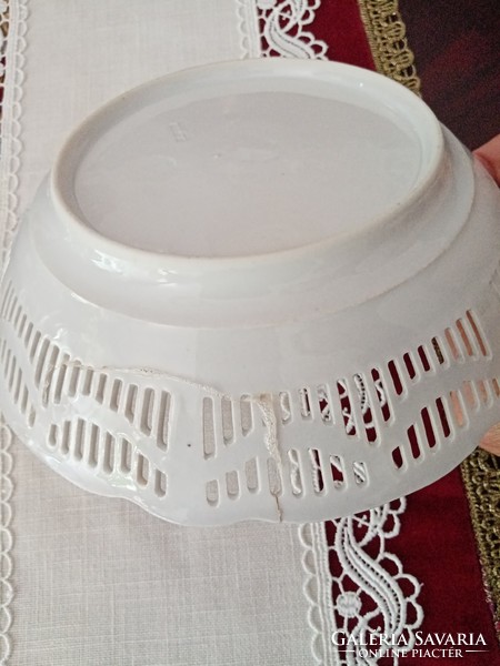 Antik gesetzlich geschützt-legally protected with mark floral porcelain bowl Austrian German? Czech?