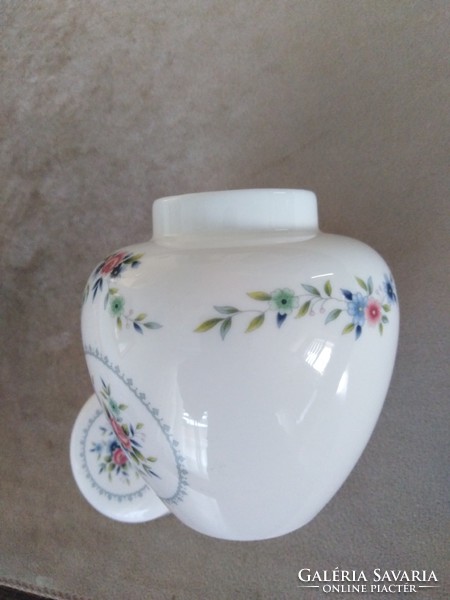 WEDGWOOD - hófehér, angol porcelán dísztárgy