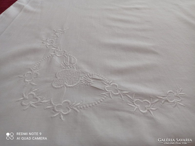 White machine-embroidered cotton pillowcase, 85 x 70 cm