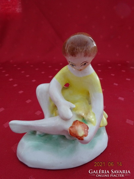 Bodrogkeresztúri porcelán figura, sárga ruhás lány virággal. Magassága 11 cm. Vanneki Jókai. !