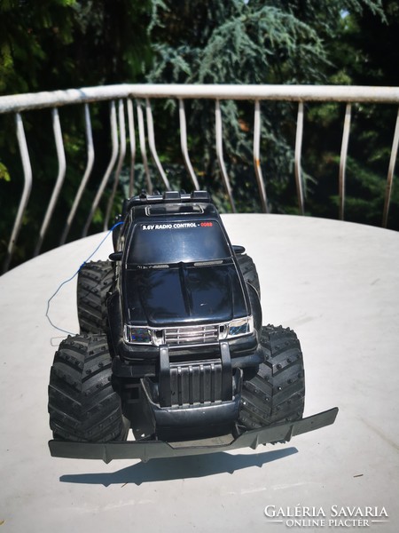 Off-road toy car