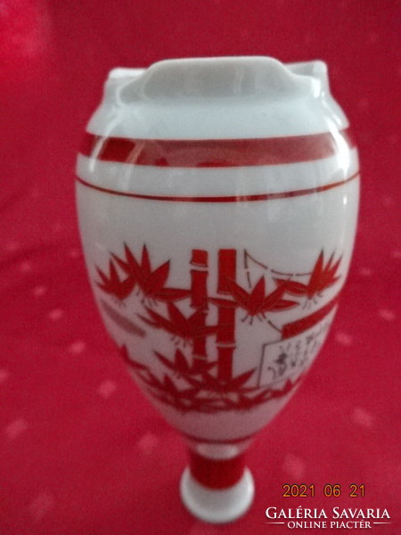 Japanese porcelain vase, height 14.5 cm. He has!