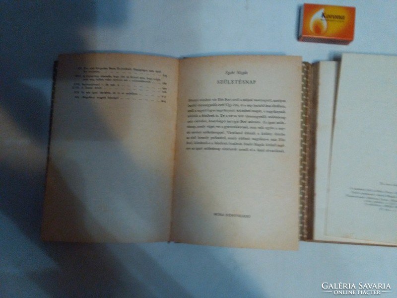 Két darab retro pöttyös könyv együtt - Álarcosbál, Az utolsó padban - 1974, 1978