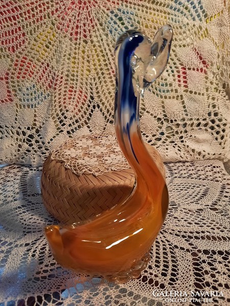 Glass swan resplendent in colors. From Murano? Its height is 24 cm.