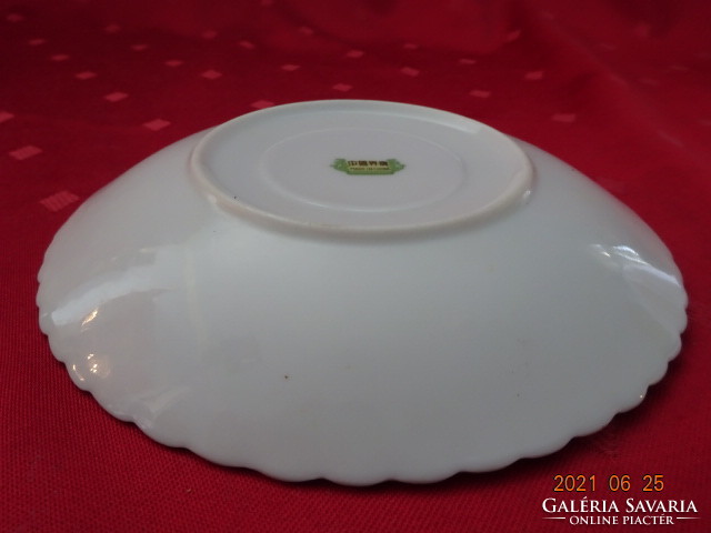 Chinese porcelain, rose pattern teacup coaster, diameter 15 cm. He has!