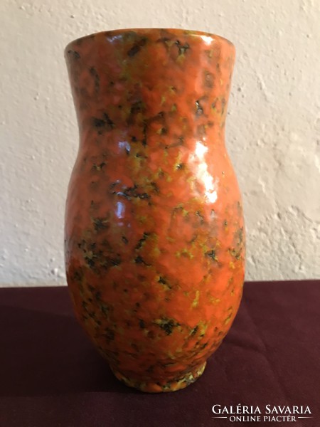 Kisméretü Tófej váza. Small size Tófej vase T-23