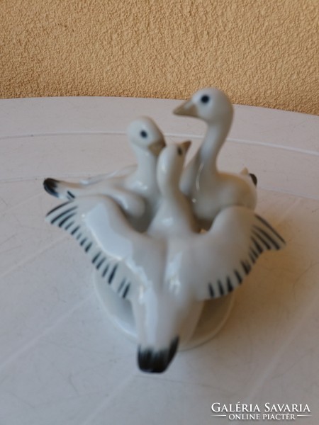 Royal Dux porcelán, libák