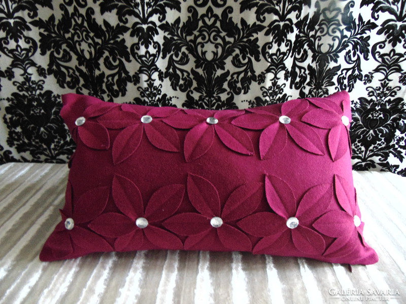 Cyclamen decorative cushion cover