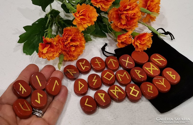 25 pcs real red jasper runes for divination in elegant bag, topaaa