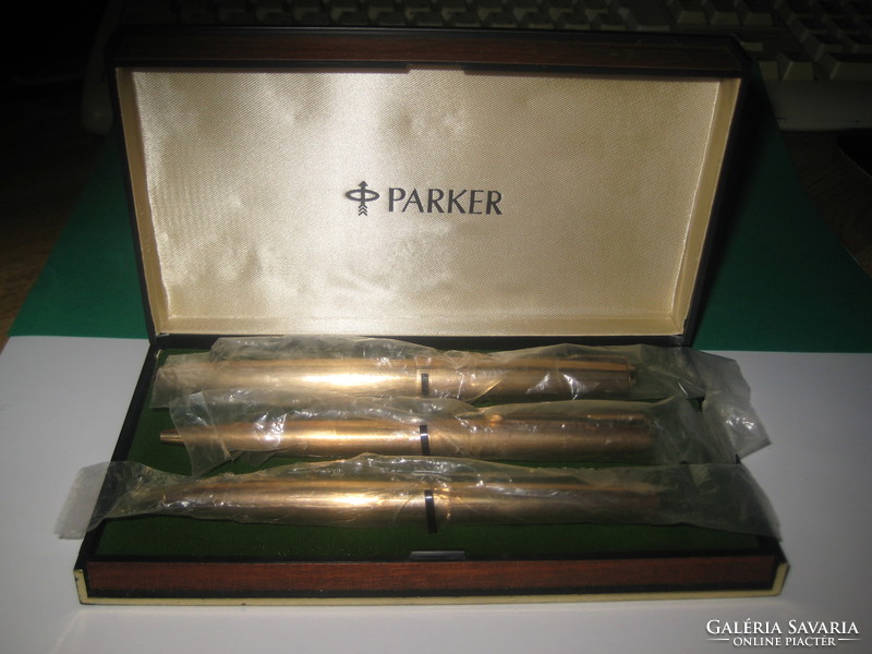 Parker, English, original pen set, new condition, the tip of the pen is gold, the outside is gilded
