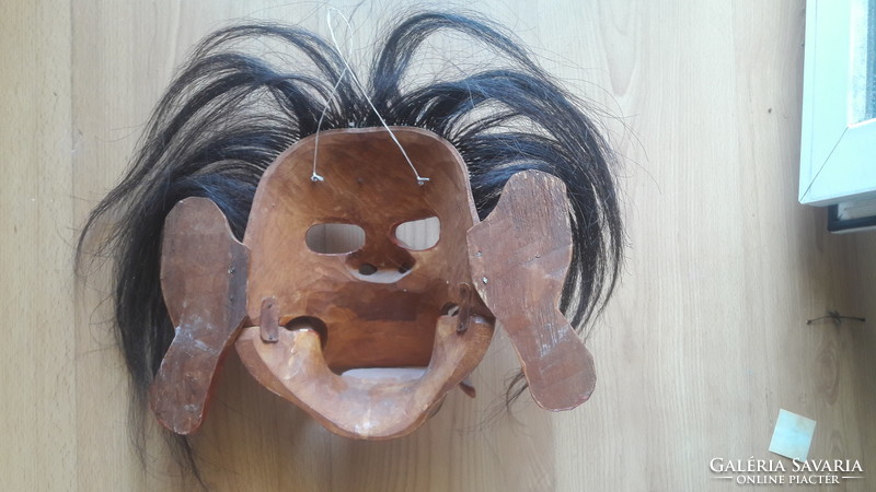 Törzsi maszk fából, csattogó fogakkal, igazi hajjal - 22 cm magas, 28 cm széles - vallás, rituálé