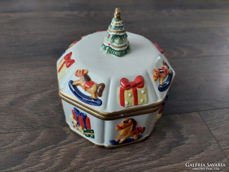 Older ceramic box 16 x 16 cm