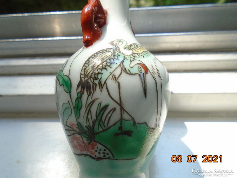Kézzel festett, kínai váza vörös koronás daru párossal, vaspiros sárkány fogóval 4 írásjel jelzés