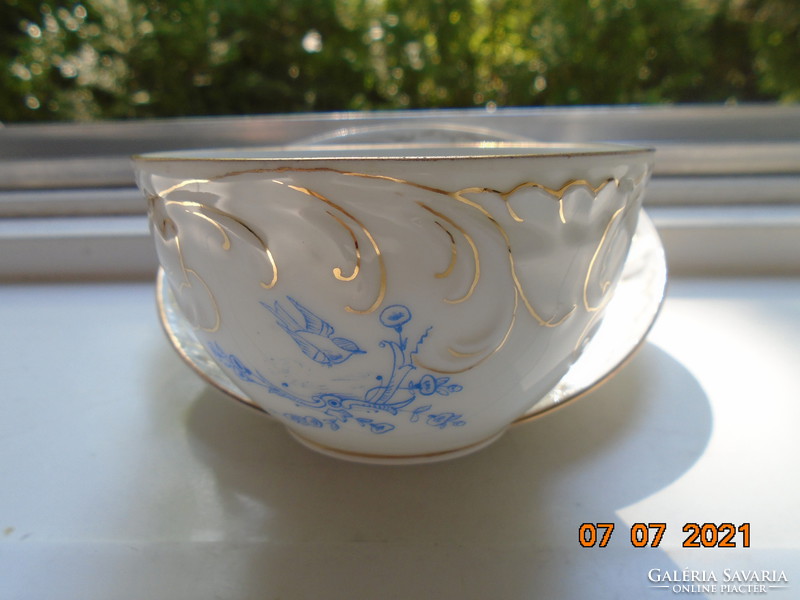 19.sz Újszerű rokokó dombor kagyló és festett kék cinke,virág mintákkal teás csésze alátéttel
