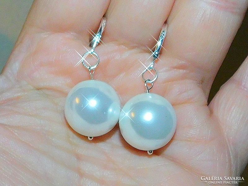 Off-white sphere large shell pearl pearl earrings