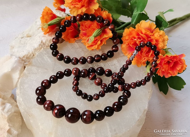 Real room. Red tiger eye set, necklace and bracelet, top quality