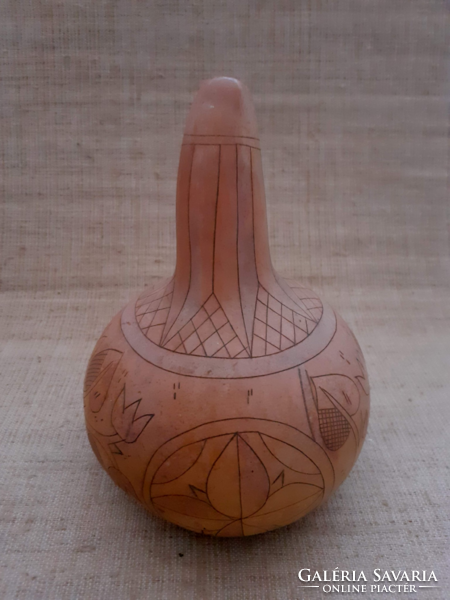 Detailed scratched gourds in nice condition