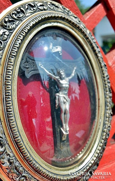 IV. Napóleon. Antik, Ezüst v ezüstözött Krisztus, Korpusz Aranyozott ovális keretben domború üveggel