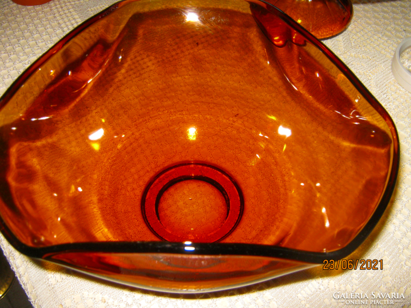Borostyán színű nagy üveg asztalközép kínáló üveg tál