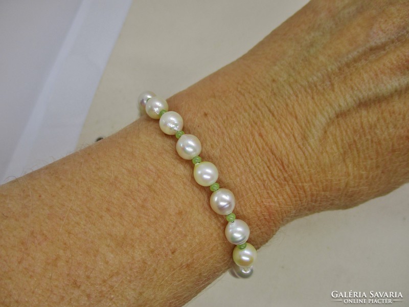 Beautiful genuine sea pearl bracelet with silver clasp