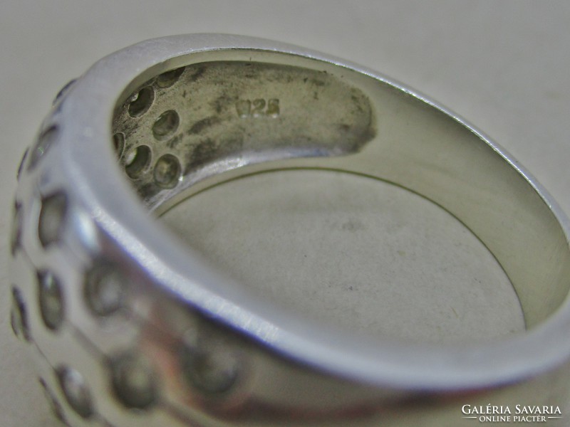 Csodálatos  ezüstgyűrű rengeteg fehér kristállyal