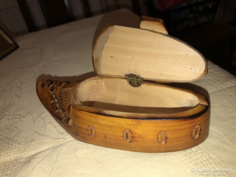 Carved jewelry holder in the form of slippers