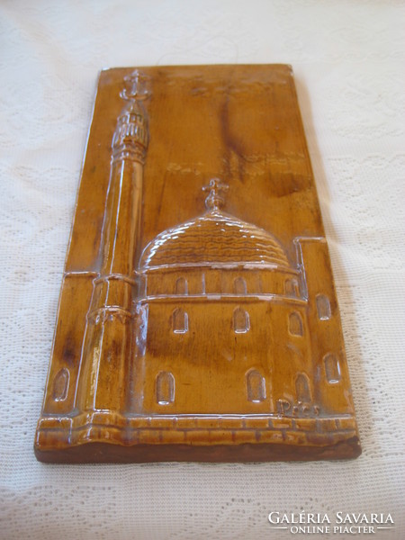 PÉCS     terrakotta falikép  ,  minaret a dzsámival  17 x 33  cm / karcagi készítésű /