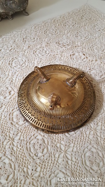 Copper table centerpiece standing on Míves legs, decorated in a circle, offering